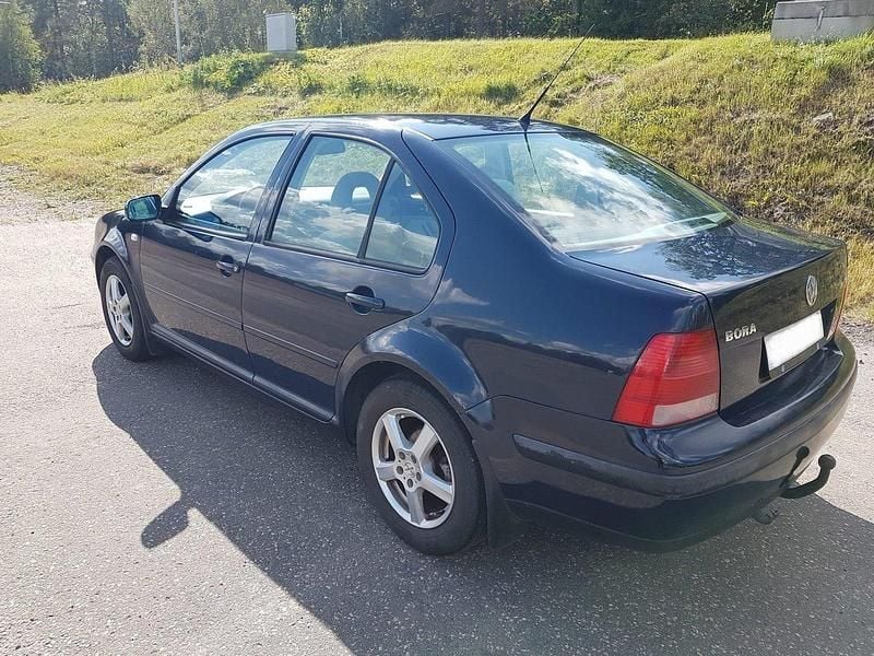 Blå Begagnad 2000 VW Bora Trendline Sedan | 17 000 kr - Bild 1/4