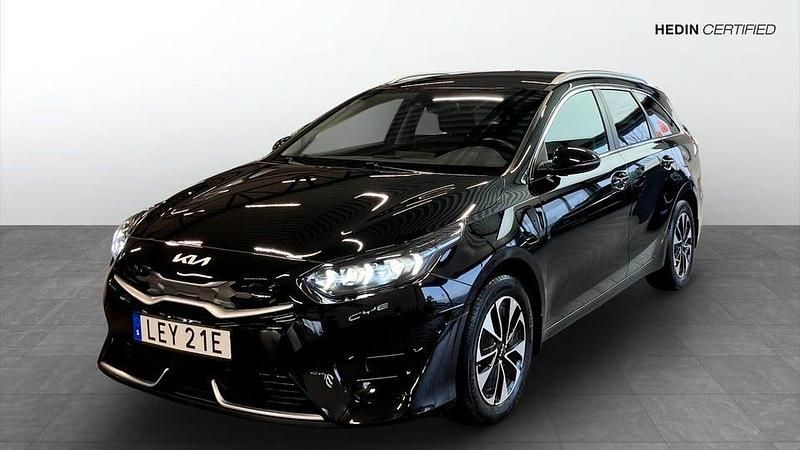 Svart Begagnad 2022 Kia Ceed Advance Halvkombi | 239 900 kr (Marknadspris) - Bild 1/4