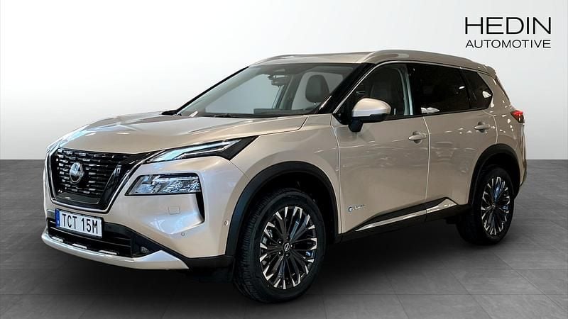 Silver Begagnad 2025 Nissan X-Trail Tekna SUV | 479 900 kr - Bild 1/4