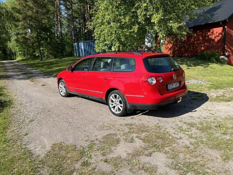 Röd Begagnad 2006 VW Passat Sportline Kombi | 29 500 kr (Marknadspris) - Bild 1/4