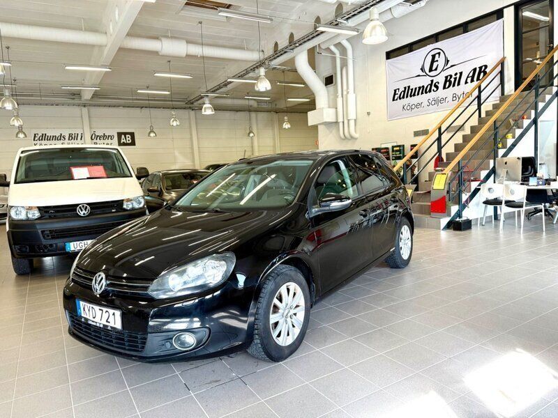 Svart Begagnad 2011 VW Golf Halvkombi | 67 000 kr (Marknadspris) - Bild 1/4