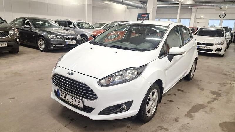 Begagnad Ford Fiesta Trend 60 HK (44 kW) 2015 Vit