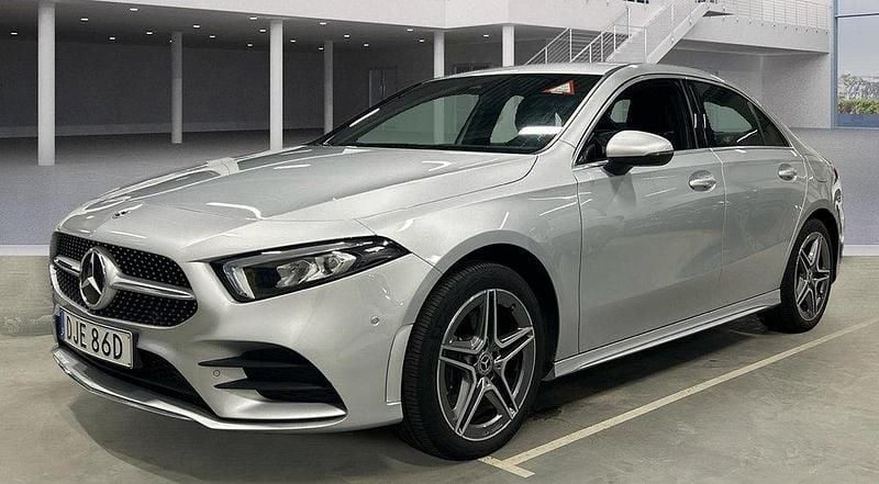Silver (iridiumsilver metallic) Begagnad 2022 Mercedes A250 AMG Sedan | 314 000 kr (Bra pris) - Bild 1/2