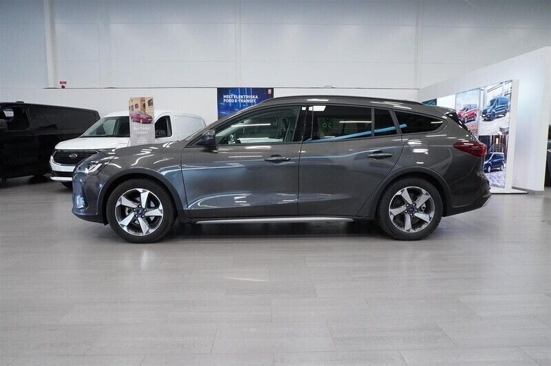 Begagnad Ford Focus Active 126 HK (92 kW) 2023 Grå/silver Kombi