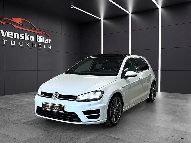Vit Begagnad 2016 VW Golf VII R Halvkombi | 309 900 kr (Dyr) - Bild 1/4