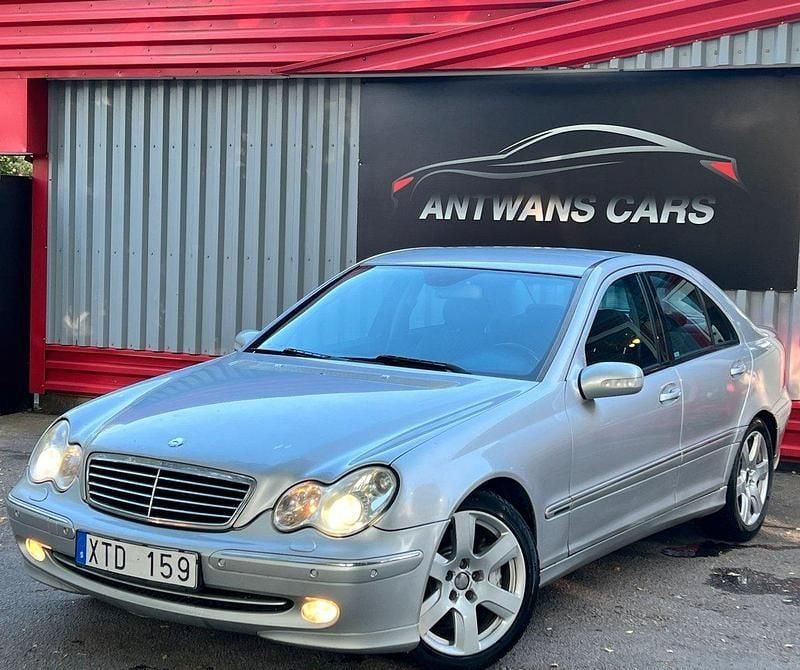 Silver Begagnad 2004 Mercedes C240 Avantgarde Sedan | 15 900 kr - Bild 1/4