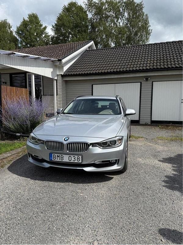 Silver Begagnad 2013 BMW 320 Kombi | 140 000 kr (Bra pris) - Bild 1/4