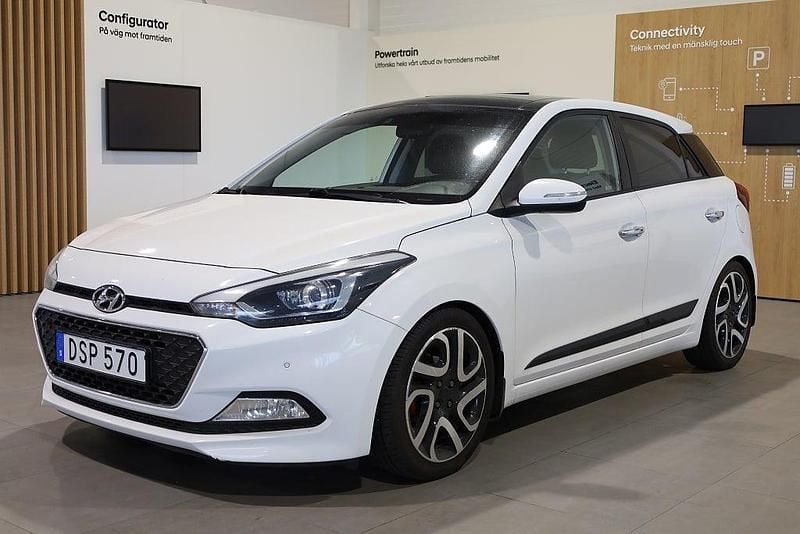 Vit Begagnad 2015 Hyundai i20 Premium Halvkombi | 109 900 kr (Marknadspris) - Bild 1/3