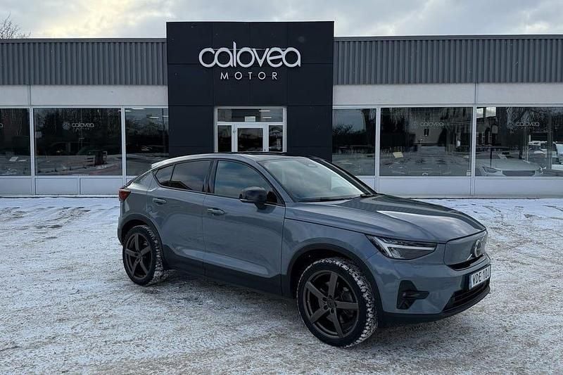 Grå Begagnad 2022 Volvo C40 Plus SUV | 289 900 kr (Superpris) - Bild 1/4