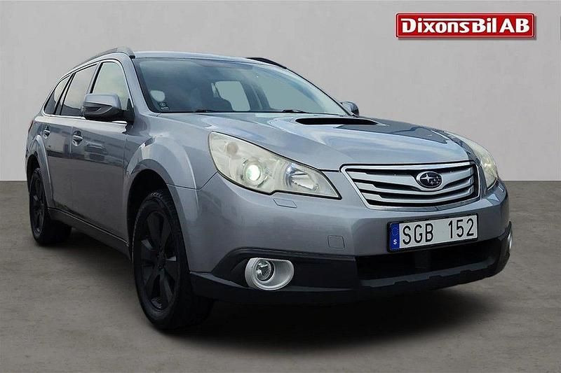 Silver Begagnad 2010 Subaru Outback SUV | 39 500 kr (Marknadspris) - Bild 1/4