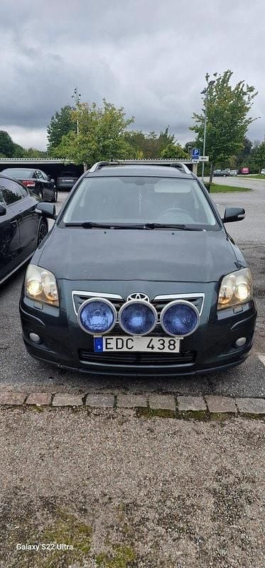 Grön Begagnad 2007 Toyota Avensis Kombi | 20 000 kr (Bra pris) - Bild 1/4