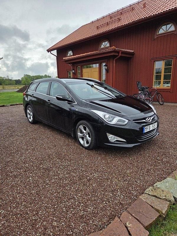 Svart Begagnad 2012 Hyundai i40 Select Kombi | 79 000 kr (Marknadspris) - Bild 1/4