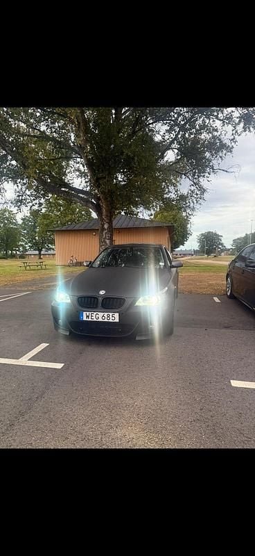 Begagnad 2005 BMW 525 Sedan | 49 000 kr - Bild 1/3