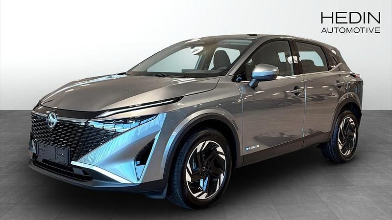 Grå Ny 2025 Nissan Qashqai SUV | 361 406 kr (Marknadspris) - Bild 1/4