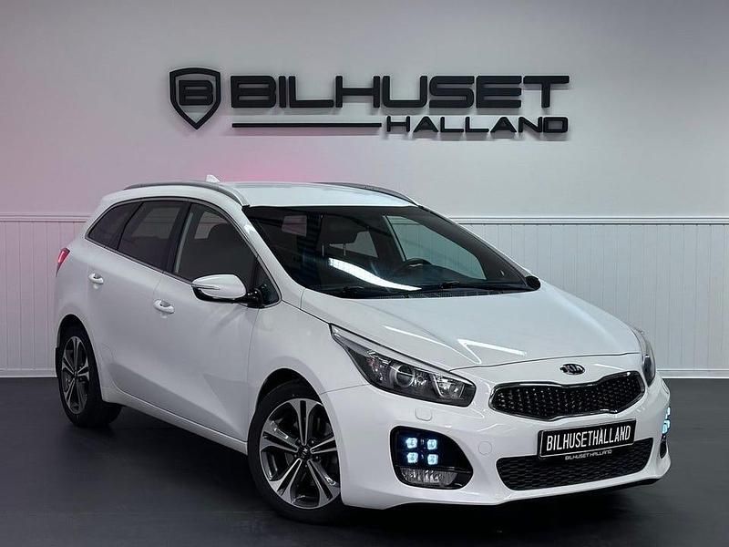 Vit Begagnad 2018 Kia Ceed Sportswagon GT-Line Kombi | 164 900 kr (Marknadspris) - Bild 1/4