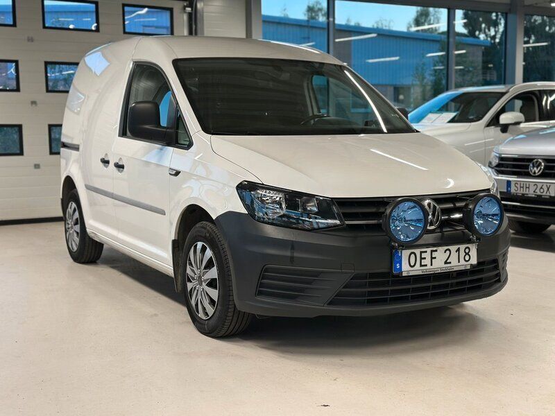 Vit Begagnad 2017 VW Caddy Minibuss | 109 900 kr (Dyr) - Bild 1/4