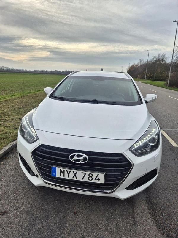 Vit Begagnad 2016 Hyundai i40 Kombi | 144 900 kr (Marknadspris) - Bild 1/4