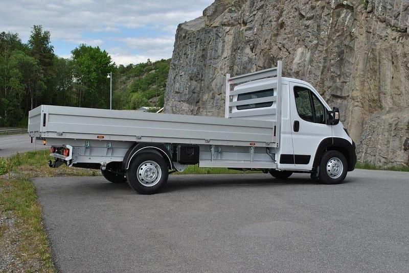 Vit Begagnad 2024 Peugeot Boxer Van | 490 000 kr - Bild 1/4