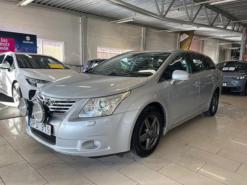 Begagnad Toyota Avensis Business Edition 152 HK (111 kW) 2010 Silver Kombi