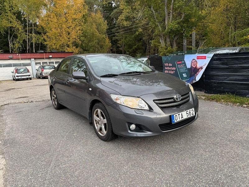 Mörkgrå Begagnad 2008 Toyota Corolla Sedan | 39 900 kr (Bra pris) - Bild 1/4