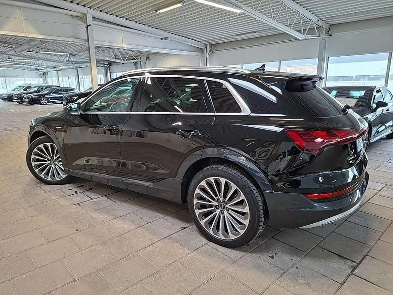 Begagnad Audi e-tron Proline 300 kW (408 HK) 2022 Brilliantsvart SUV