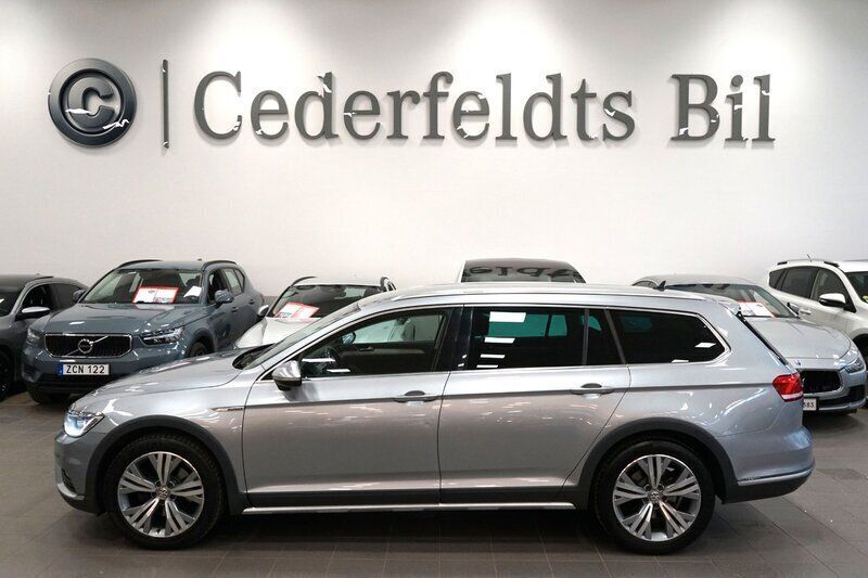 Silver Begagnad 2018 VW Passat Alltrack Executive Kombi | 139 900 kr (Lite dyr) - Bild 1/4