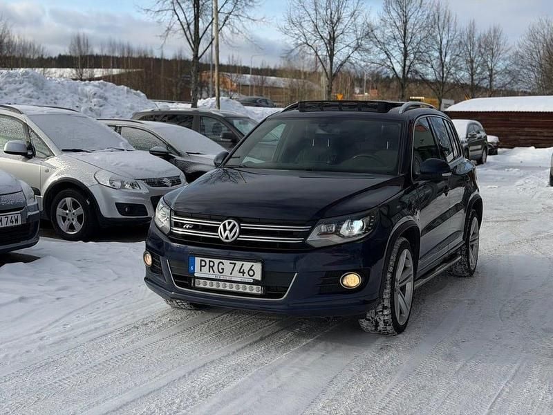 Begagnad VW Tiguan Sportline 177 HK (130 kW) 2014 Mörkblå SUV