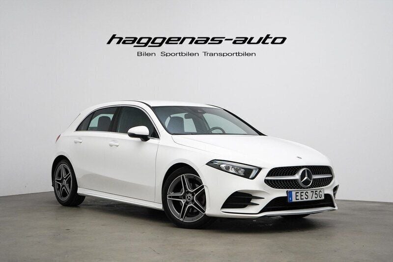 Vit Begagnad 2022 Mercedes A200 AMG Halvkombi | 299 000 kr (Marknadspris) - Bild 1/4