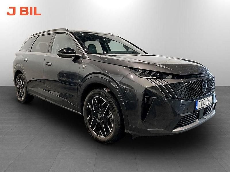 Grå Begagnad 2025 Peugeot 5008 GT SUV | 389 900 kr (Bra pris) - Bild 1/3