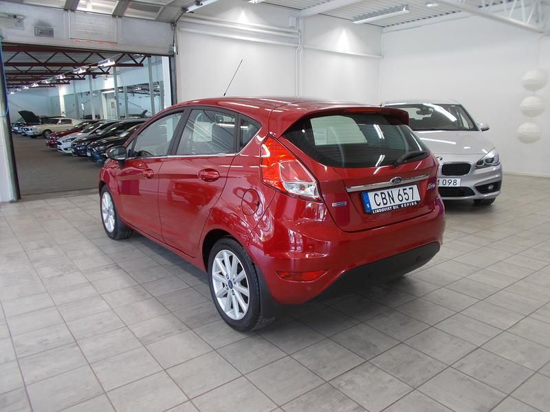 Begagnad Ford Fiesta 2016 Röd