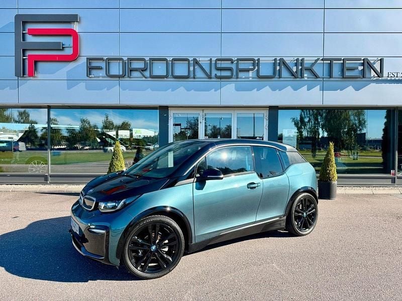 Blå Begagnad 2022 BMW i3 Comfort Edition Halvkombi | 239 000 kr (Superpris) - Bild 1/4