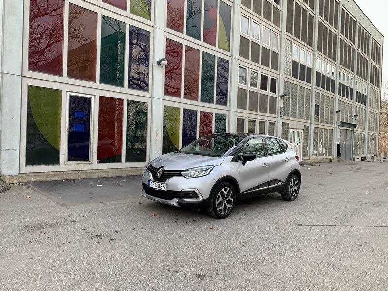Flerfärgad Begagnad 2018 Renault Captur SUV | 119 900 kr (Marknadspris) - Bild 1/4