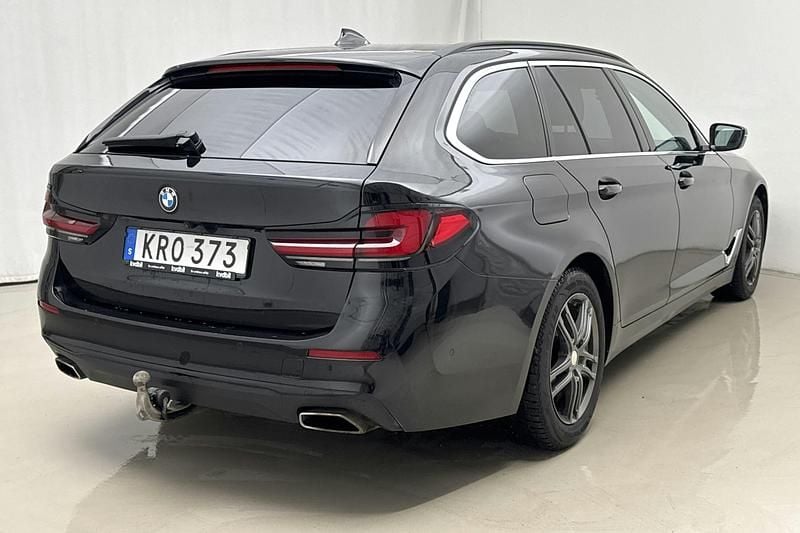 Begagnad BMW 520 190 HK (139 kW) 2024 Svart Kombi