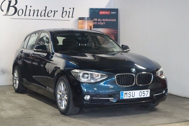 Blå Begagnad 2012 BMW 116 Sport Line Halvkombi | 119 800 kr (Marknadspris) - Bild 1/4
