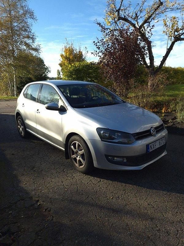 Silver Begagnad 2014 VW Polo Halvkombi | 62 500 kr (Bra pris) - Bild 1/4