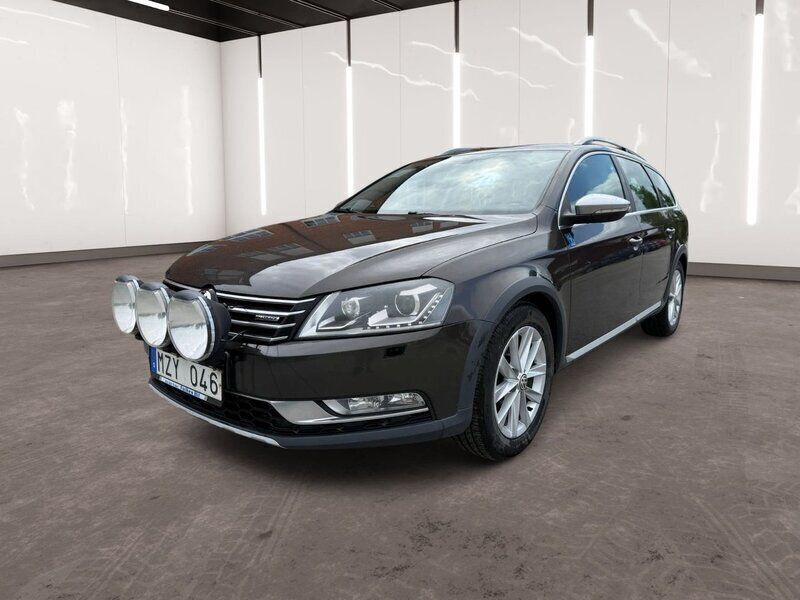 Mörkbrun (brun) Begagnad 2013 VW Passat Alltrack Kombi | 109 900 kr (Marknadspris) - Bild 1/4