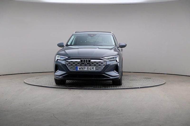 Begagnad Audi Q8 e-tron Proline 300 kW (408 HK) 2023 Magnet grey SUV