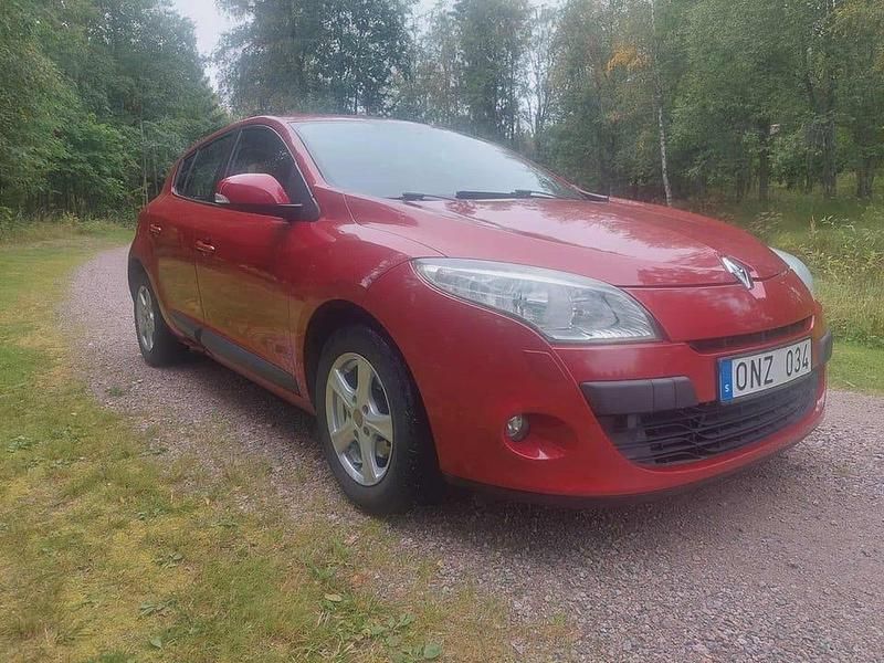 Begagnad 2010 Renault Mégane III Halvkombi | 38 000 kr (Bra pris) - Bild 1/4