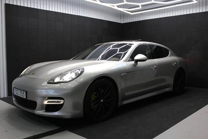 Begagnad Porsche Panamera Turbo Chrono 500 HK (367 kW) 2010 Silver Sedan