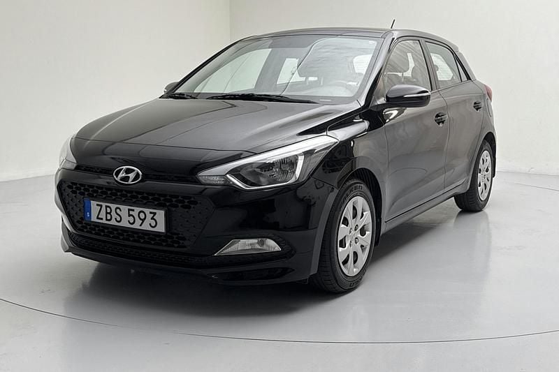 Svart Begagnad 2018 Hyundai i20 Comfort | 128 800 kr - Bild 1/4