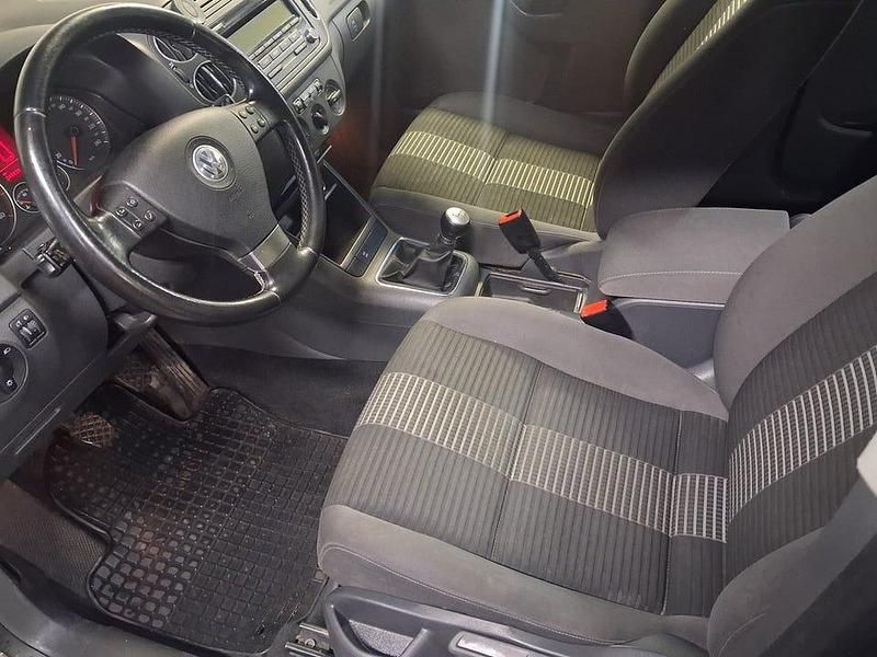 Begagnad VW Golf Plus Cross Trendline 160 HK (117 kW) 2009 Gråmetallic Minibuss