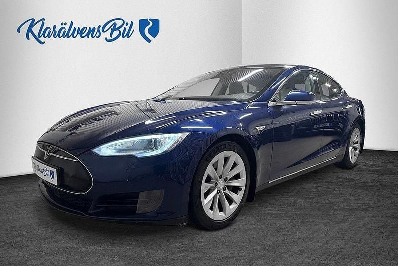 Blå Begagnad 2015 Tesla Model S Sedan | 189 900 kr (Marknadspris) - Bild 1/4