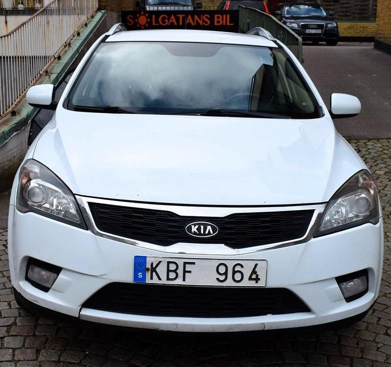 Vit Begagnad 2010 Kia Ceed Sportswagon 4 Kombi | 21 000 kr (Marknadspris) - Bild 1/4