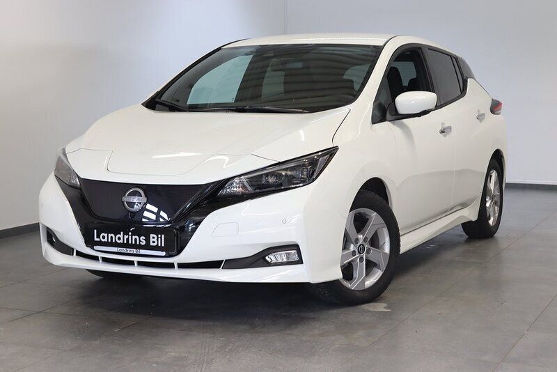 Vit Begagnad 2023 Nissan Leaf N-Connecta Halvkombi | 299 000 kr - Bild 1/4