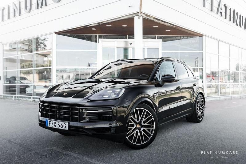 Svart Begagnad 2024 Porsche Cayenne SUV | 1 149 000 kr - Bild 1/4