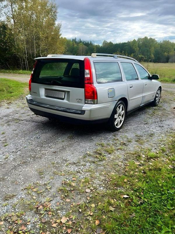 Grå Begagnad 2002 Volvo V70 Kombi | 6 500 kr (Bra pris) - Bild 1/4