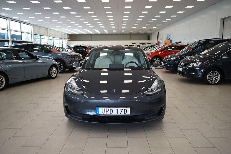 Grå (gråmetallic) Begagnad 2019 Tesla Model 3 Long Range AWD Sedan | 249 900 kr (Dyr) - Bild 1/4