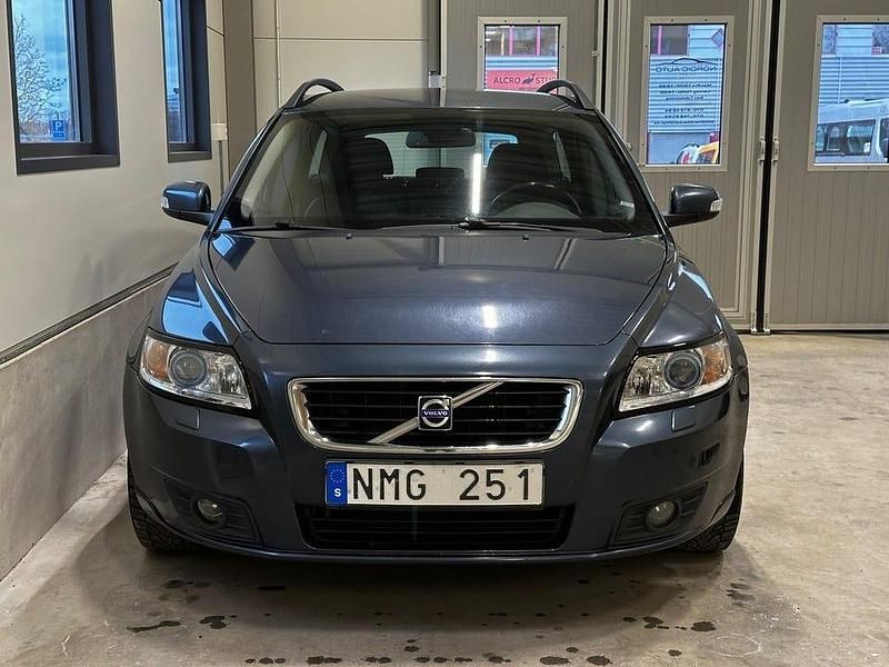 Begagnad Volvo V50 Momentum 125 HK (91 kW) 2009 Blå Kombi