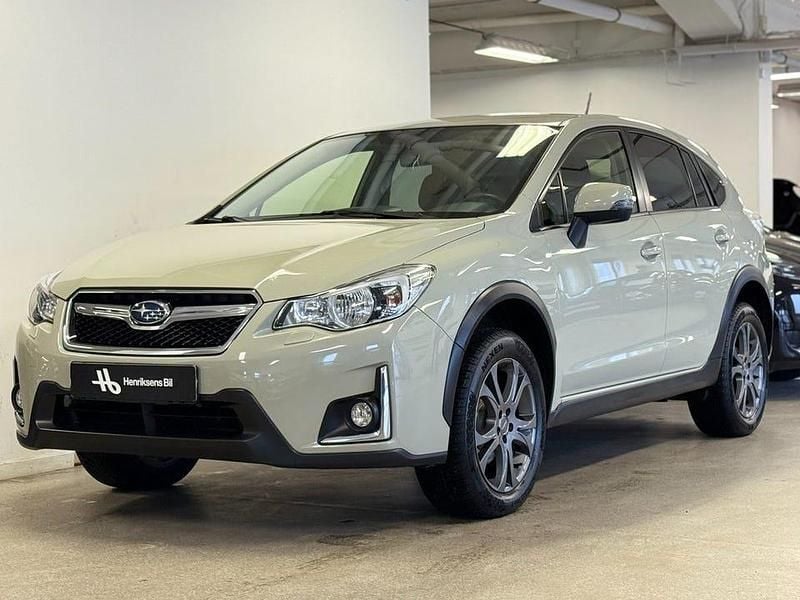 Begagnad Subaru XV 150 HK (110 kW) 2015 Ljusgrön SUV