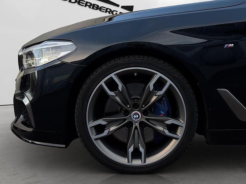 Begagnad BMW M550 M Sport 400 HK (294 kW) 2017 Svart Sedan